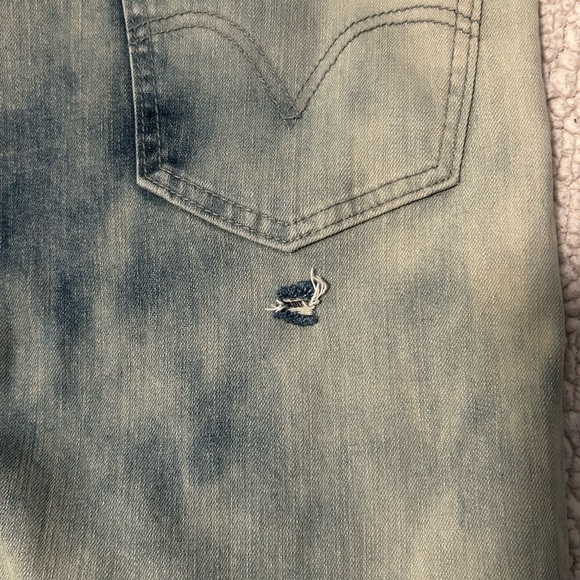 Skinny lightwash Levis - Picture 11 of 12